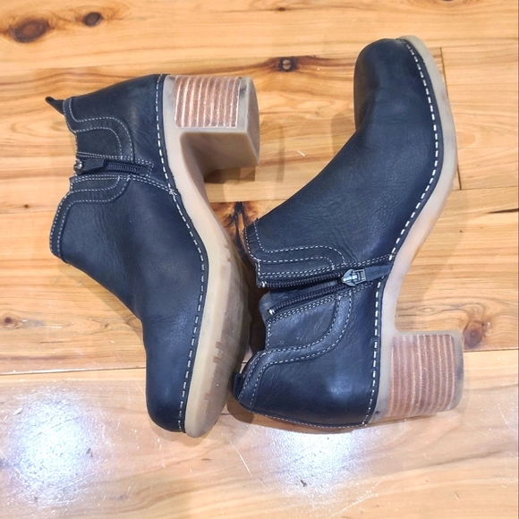 COPY - Dansko healed booties with side zipper - Picture 2 of 7